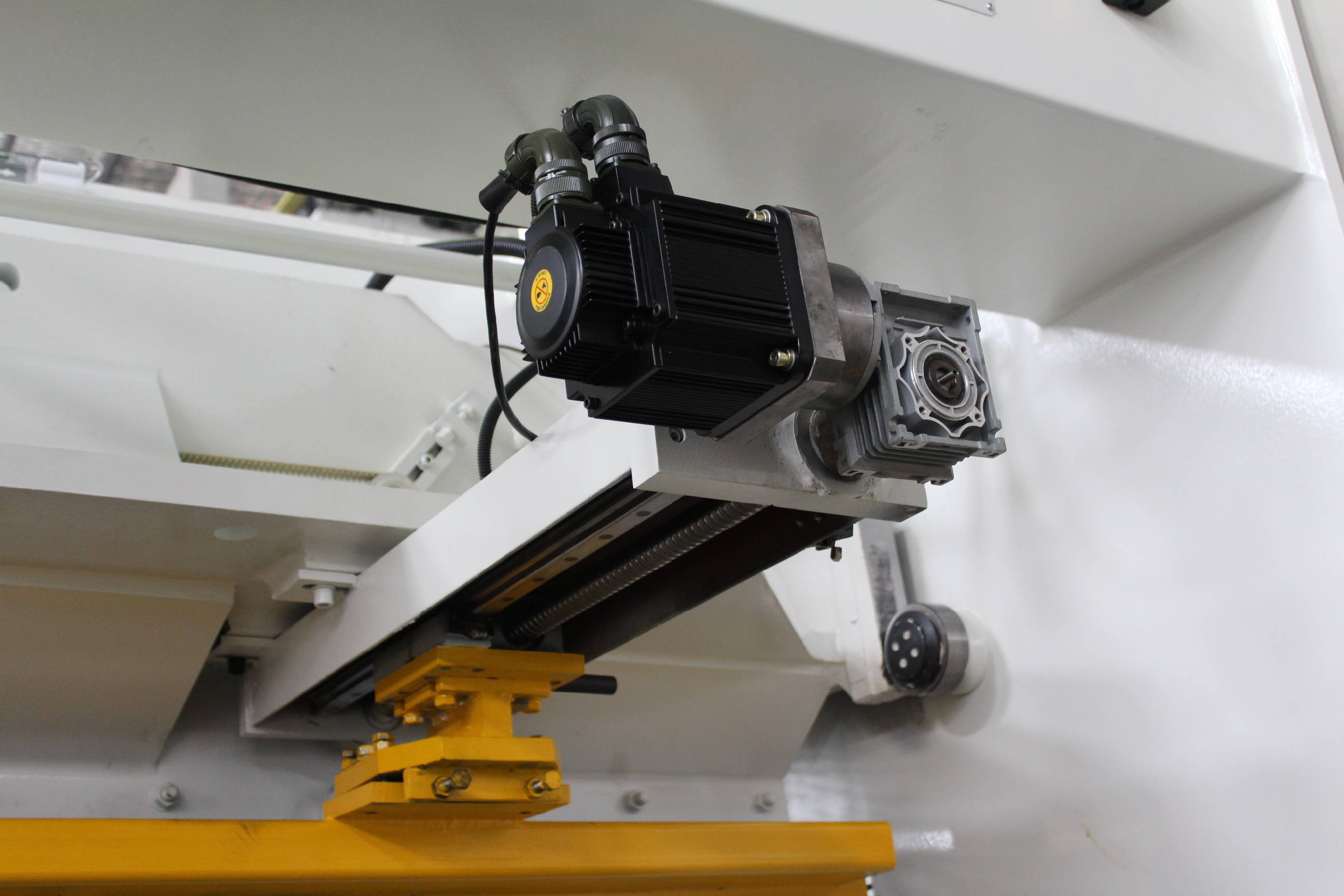 hydraulic cnc shearing machine.jpg
