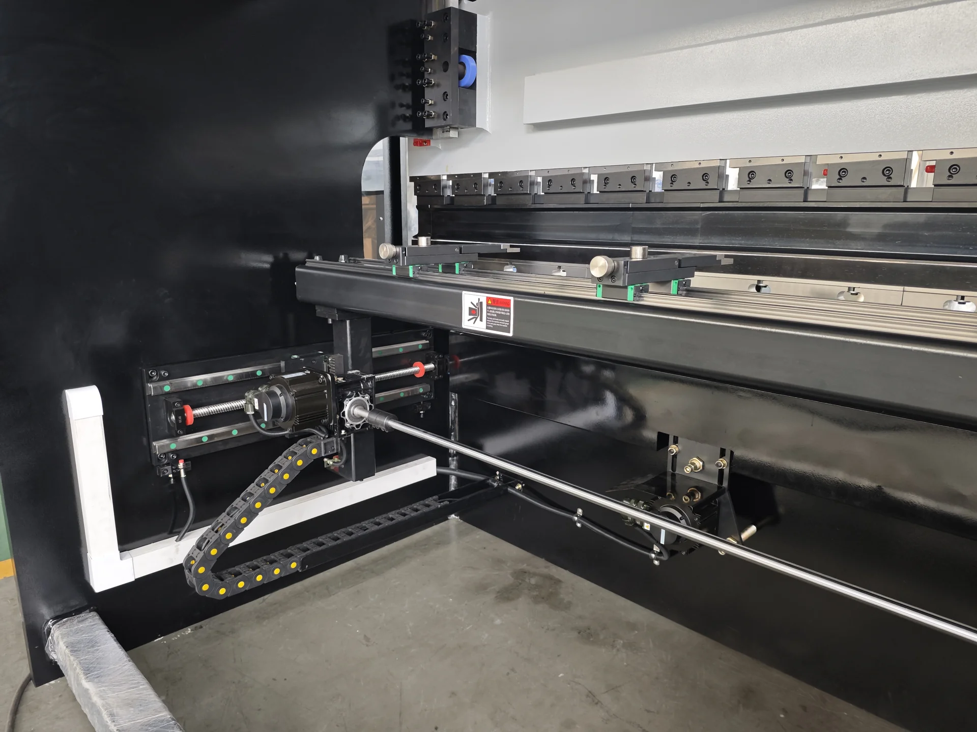 DA-53T press brake backgauge and guide system